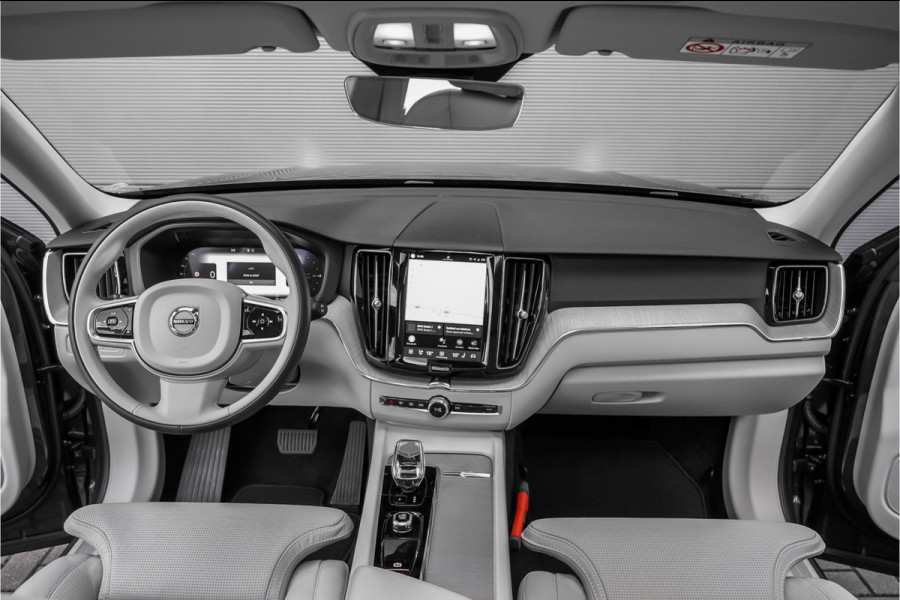 Volvo XC60 2.0 T8 Plug-in hybrid AWD Plus Bright Luchtvering Pano Elek Trekhaak 360°