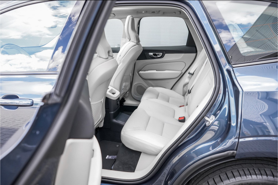 Volvo XC60 2.0 T8 Plug-in hybrid AWD Plus Bright Luchtvering Pano Elek Trekhaak 360°