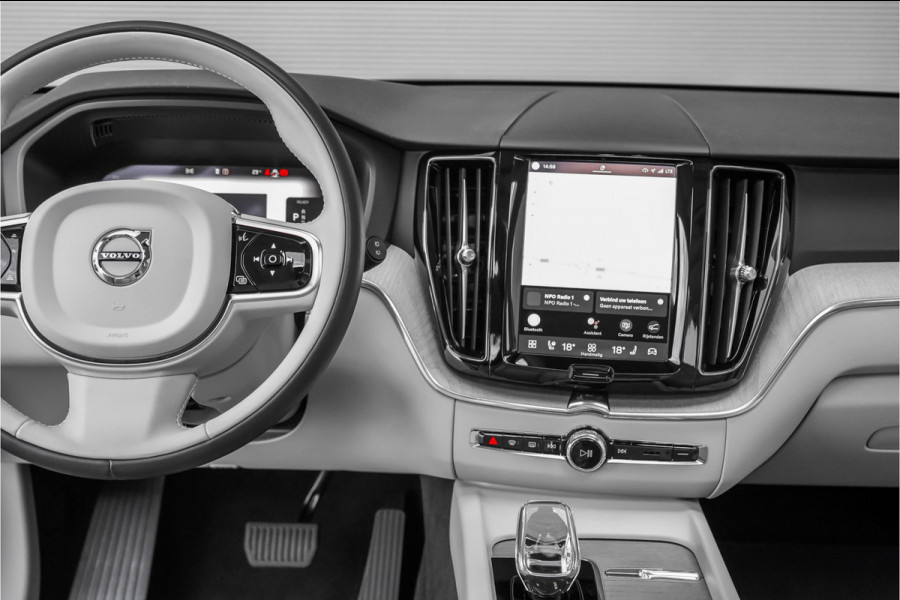 Volvo XC60 2.0 T8 Plug-in hybrid AWD Plus Bright Luchtvering Pano Elek Trekhaak 360°