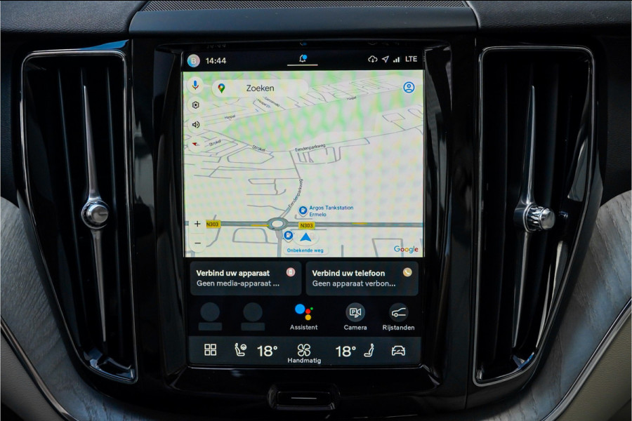Volvo XC60 2.0 T8 Plug-in hybrid AWD Plus Bright Luchtvering Pano Elek Trekhaak 360°