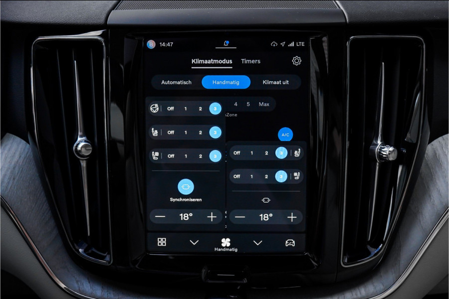 Volvo XC60 2.0 T8 Plug-in hybrid AWD Plus Bright Luchtvering Pano Elek Trekhaak 360°