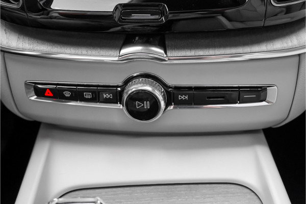 Volvo XC60 2.0 T8 Plug-in hybrid AWD Plus Bright Luchtvering Pano Elek Trekhaak 360°