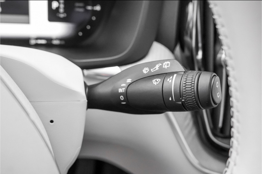 Volvo XC60 2.0 T8 Plug-in hybrid AWD Plus Bright Luchtvering Pano Elek Trekhaak 360°