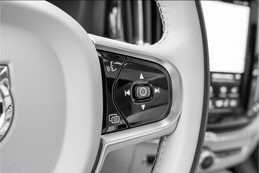 Volvo XC60 2.0 T8 Plug-in hybrid AWD Plus Bright Luchtvering Pano Elek Trekhaak 360°