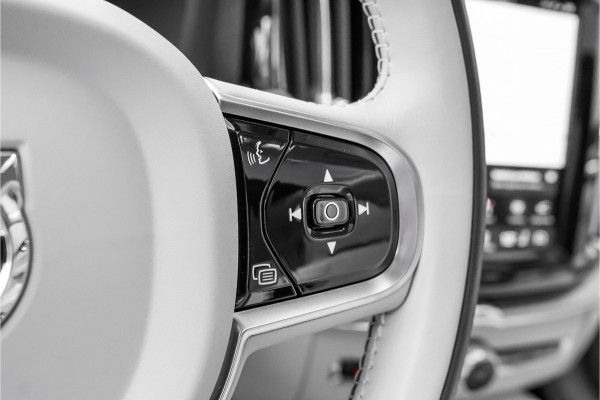 Volvo XC60 2.0 T8 Plug-in hybrid AWD Plus Bright Luchtvering Pano Elek Trekhaak 360°