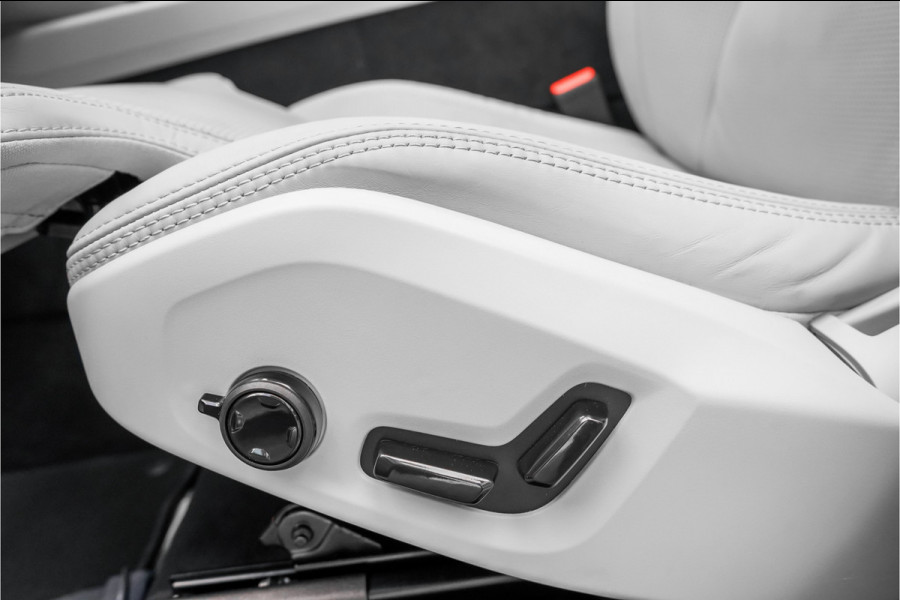 Volvo XC60 2.0 T8 Plug-in hybrid AWD Plus Bright Luchtvering Pano Elek Trekhaak 360°