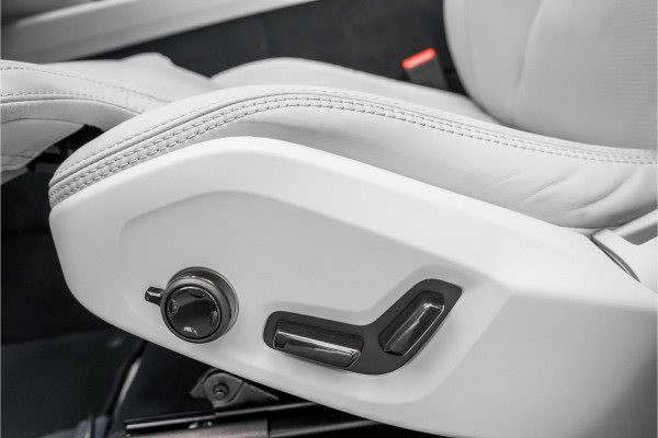Volvo XC60 2.0 T8 Plug-in hybrid AWD Plus Bright Luchtvering Pano Elek Trekhaak 360°