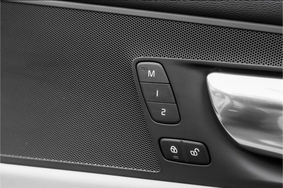 Volvo XC60 2.0 T8 Plug-in hybrid AWD Plus Bright Luchtvering Pano Elek Trekhaak 360°