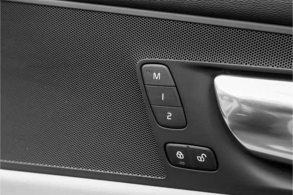 Volvo XC60 2.0 T8 Plug-in hybrid AWD Plus Bright Luchtvering Pano Elek Trekhaak 360°