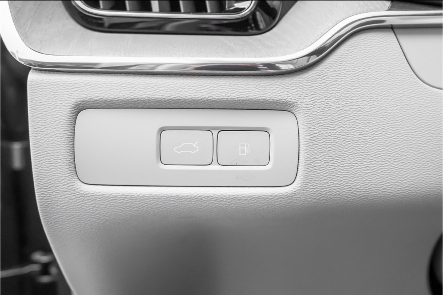 Volvo XC60 2.0 T8 Plug-in hybrid AWD Plus Bright Luchtvering Pano Elek Trekhaak 360°