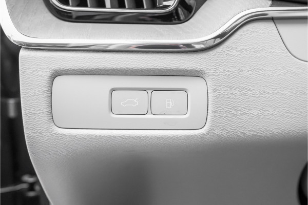 Volvo XC60 2.0 T8 Plug-in hybrid AWD Plus Bright Luchtvering Pano Elek Trekhaak 360°