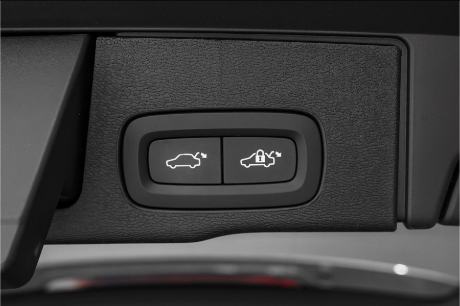 Volvo XC60 2.0 T8 Plug-in hybrid AWD Plus Bright Luchtvering Pano Elek Trekhaak 360°