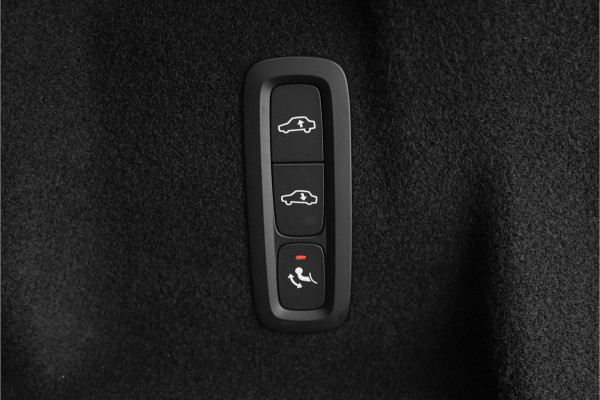 Volvo XC60 2.0 T8 Plug-in hybrid AWD Plus Bright Luchtvering Pano Elek Trekhaak 360°