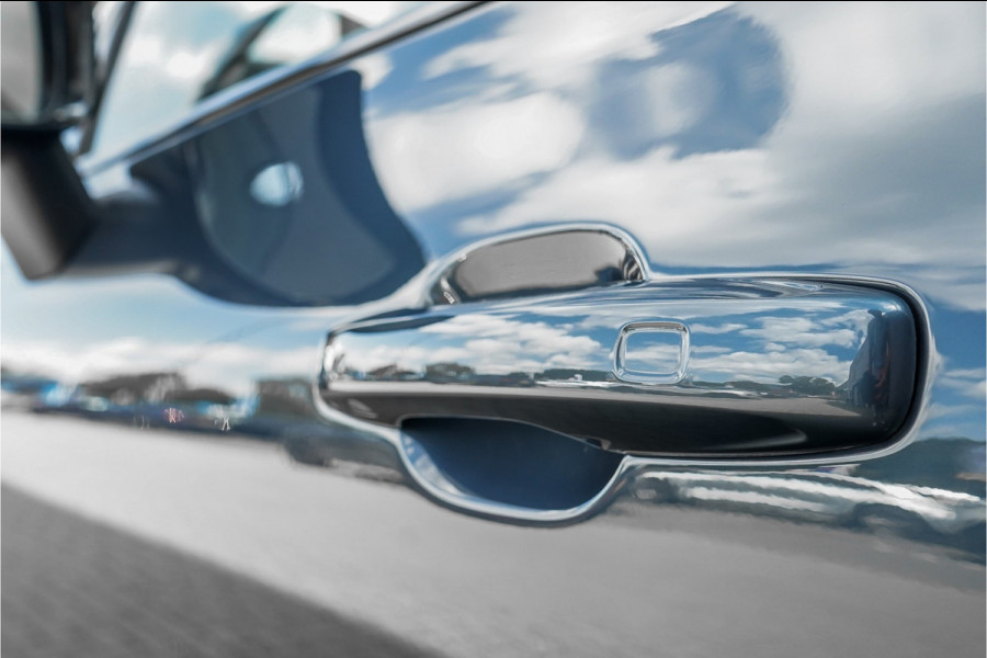 Volvo XC60 2.0 T8 Plug-in hybrid AWD Plus Bright Luchtvering Pano Elek Trekhaak 360°