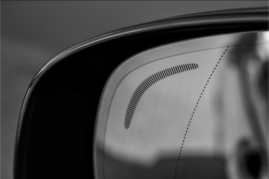 Volvo XC60 2.0 T8 Plug-in hybrid AWD Plus Bright Luchtvering Pano Elek Trekhaak 360°