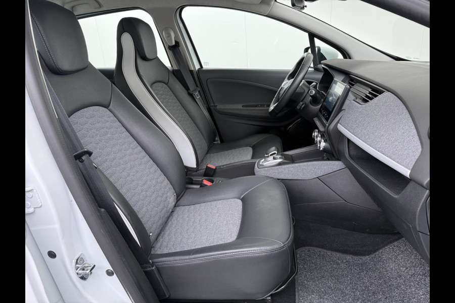 Renault ZOE R135 Zen **52kWh** Warmtepomp Eigen Accu Navi Ecc Apple Carplay/Android Auto Keyless Bluetooth Cruise Control Pdc SOH 76% Regen-Lichtsensor Led Lmv Isofix Lane Assist 1e Eigenaar Dealeronderhouden Origineel Nederlandse Auto