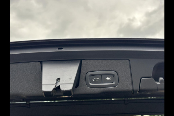 Volvo XC60 2.0 T6 Plug-in hybrid AWD Plus Black Edition LIGHTING PACK | 360 GRADEN CAMERA | HARMAN/KARDON AUDIO | HEAD-UP DISPLAY | PANORAMA DAK| VOLVO DEALER ONDERHOUDEN|