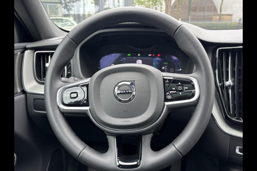 Volvo XC60 2.0 T6 Plug-in hybrid AWD Plus Black Edition LIGHTING PACK | 360 GRADEN CAMERA | HARMAN/KARDON AUDIO | HEAD-UP DISPLAY | PANORAMA DAK| VOLVO DEALER ONDERHOUDEN|