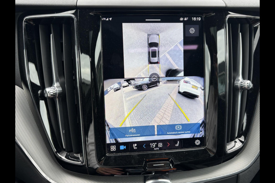 Volvo XC60 2.0 T6 Plug-in hybrid AWD Plus Black Edition LIGHTING PACK | 360 GRADEN CAMERA | HARMAN/KARDON AUDIO | HEAD-UP DISPLAY | PANORAMA DAK| VOLVO DEALER ONDERHOUDEN|
