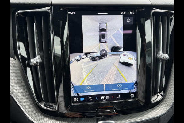 Volvo XC60 2.0 T6 Plug-in hybrid AWD Plus Black Edition LIGHTING PACK | 360 GRADEN CAMERA | HARMAN/KARDON AUDIO | HEAD-UP DISPLAY | PANORAMA DAK| VOLVO DEALER ONDERHOUDEN|