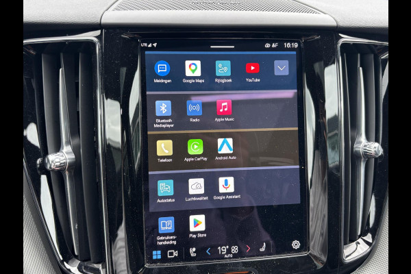 Volvo XC60 2.0 T6 Plug-in hybrid AWD Plus Black Edition LIGHTING PACK | 360 GRADEN CAMERA | HARMAN/KARDON AUDIO | HEAD-UP DISPLAY | PANORAMA DAK| VOLVO DEALER ONDERHOUDEN|
