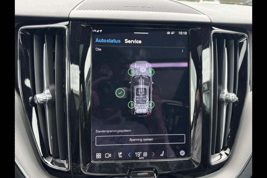 Volvo XC60 2.0 T6 Plug-in hybrid AWD Plus Black Edition LIGHTING PACK | 360 GRADEN CAMERA | HARMAN/KARDON AUDIO | HEAD-UP DISPLAY | PANORAMA DAK| VOLVO DEALER ONDERHOUDEN|