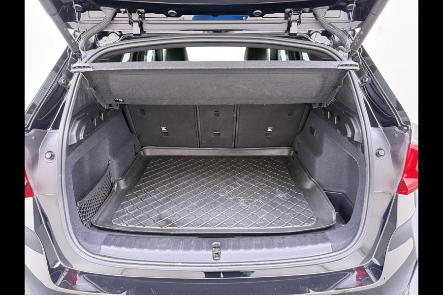 BMW iX1 xDrive30 313PK 4WD M-Pack Launch Edition SOH 100% Leder Harman/Kardon®-Audio Android Auto Apple Carplay Camera Adaptief onderste AWD Live Cockpit Plus Privacy Glas Led Elek.Achterklep Lmv 19" Isofix DAB Origineel Nederlandse Auto
