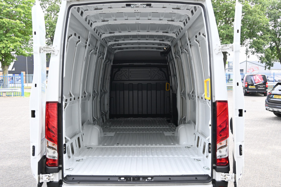Iveco Daily 35S18 3.0 180 pk L4H2 Maxi Hi-Matic LED, ACC, Geveerde stoel, Camera, Navigatie