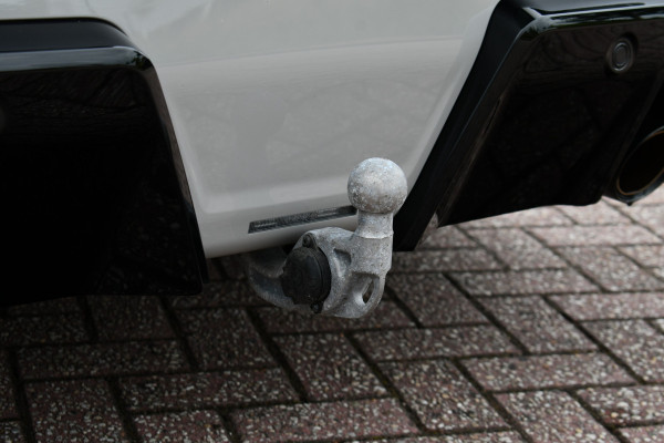 BMW M5 Touring | Chalk Individual | Ultimate Pack | Keramisch | Pano | Trekh | B&W | DA+
