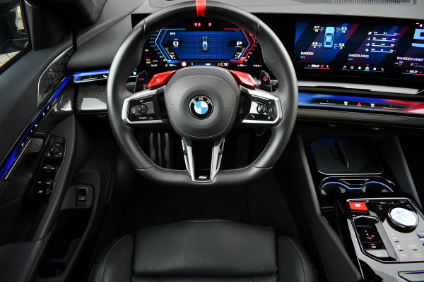 BMW M5 Touring | Chalk Individual | Ultimate Pack | Keramisch | Pano | Trekh | B&W | DA+