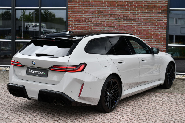 BMW M5 Touring | Chalk Individual | Ultimate Pack | Keramisch | Pano | Trekh | B&W | DA+