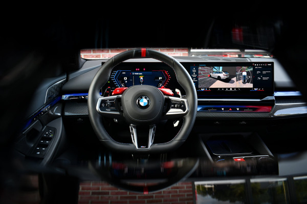 BMW M5 Touring | Chalk Individual | Ultimate Pack | Keramisch | Pano | Trekh | B&W | DA+