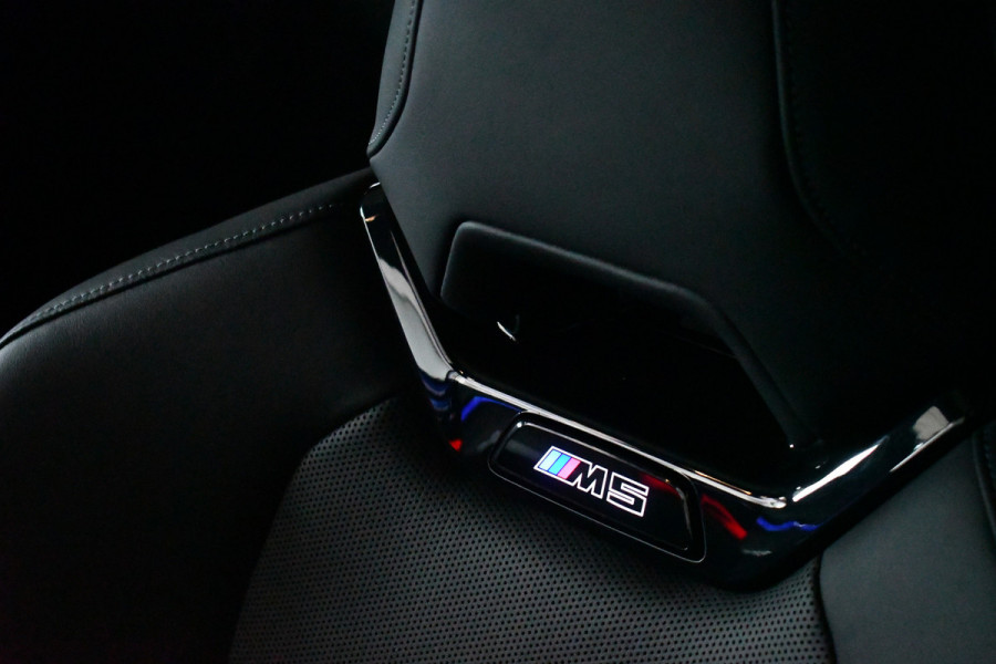 BMW M5 Touring | Chalk Individual | Ultimate Pack | Keramisch | Pano | Trekh | B&W | DA+