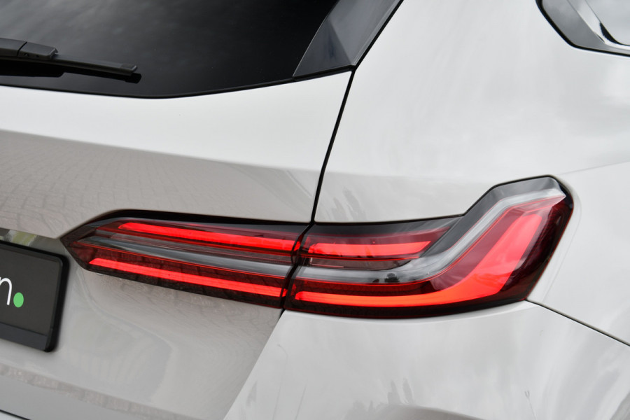 BMW M5 Touring | Chalk Individual | Ultimate Pack | Keramisch | Pano | Trekh | B&W | DA+