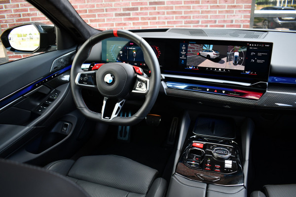 BMW M5 Touring | Chalk Individual | Ultimate Pack | Keramisch | Pano | Trekh | B&W | DA+