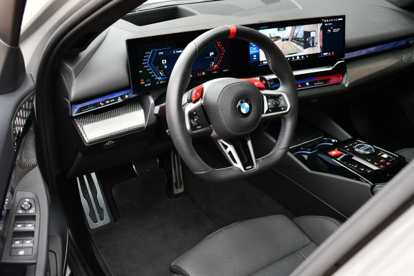 BMW M5 Touring | Chalk Individual | Ultimate Pack | Keramisch | Pano | Trekh | B&W | DA+