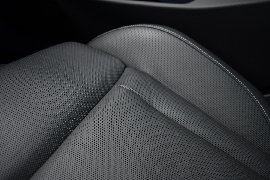 BMW M5 Touring | Chalk Individual | Ultimate Pack | Keramisch | Pano | Trekh | B&W | DA+