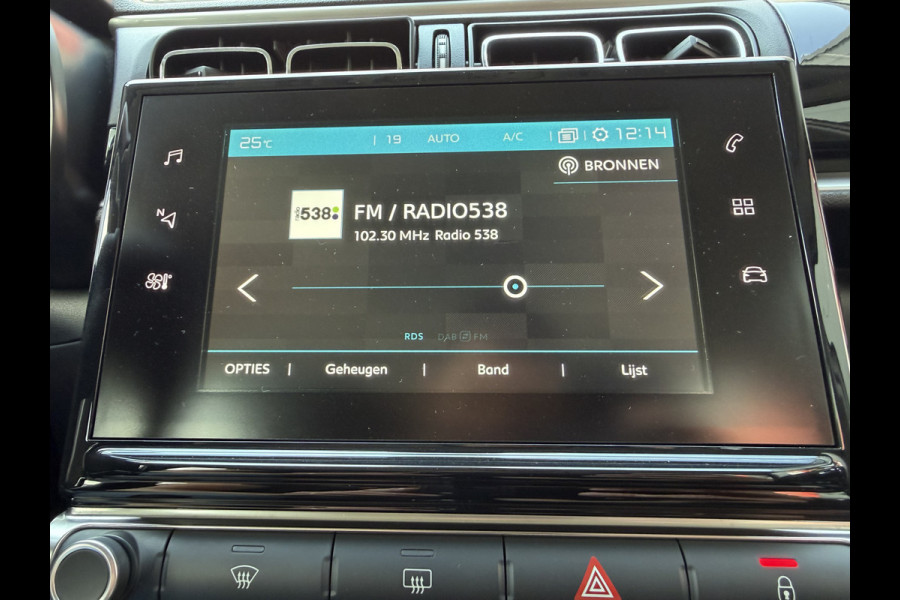 Citroën C3 82pk Shine (Camera - Keyless Entry - Dodehoek detectie - Automatische Airco - Navigatie - Apple Carplay - DAB)