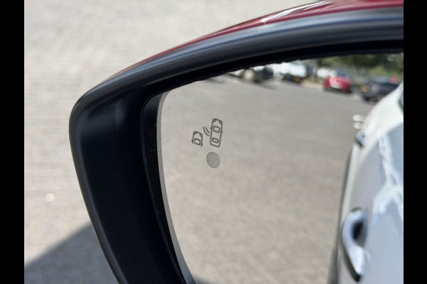 Citroën C3 82pk Shine (Camera - Keyless Entry - Dodehoek detectie - Automatische Airco - Navigatie - Apple Carplay - DAB)
