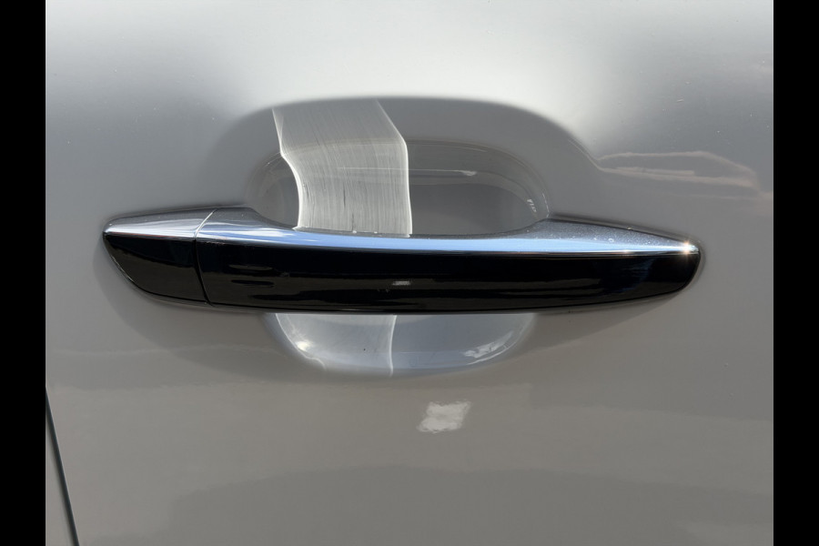 Citroën C3 82pk Shine (Camera - Keyless Entry - Dodehoek detectie - Automatische Airco - Navigatie - Apple Carplay - DAB)