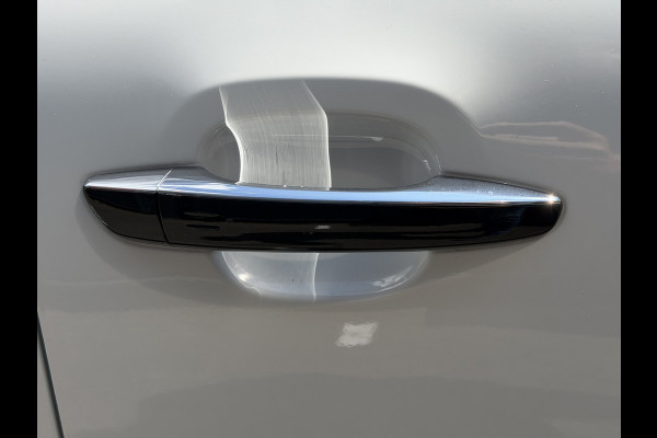 Citroën C3 82pk Shine (Camera - Keyless Entry - Dodehoek detectie - Automatische Airco - Navigatie - Apple Carplay - DAB)