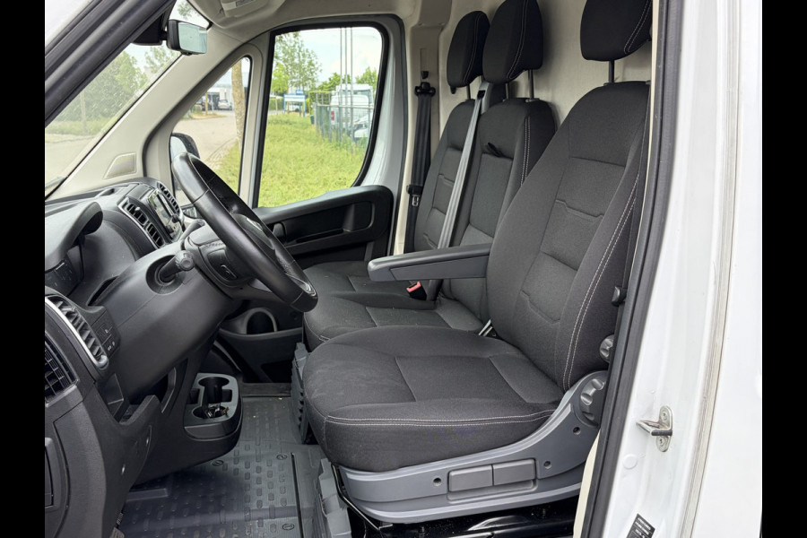 Peugeot Boxer 2.2 BlueHDi 180PK Euro6 L4H2 3.5t Zwaar ✓ 3-zits ✓ Trekhaak 3.000 KG ✓ dubbele schuifdeur