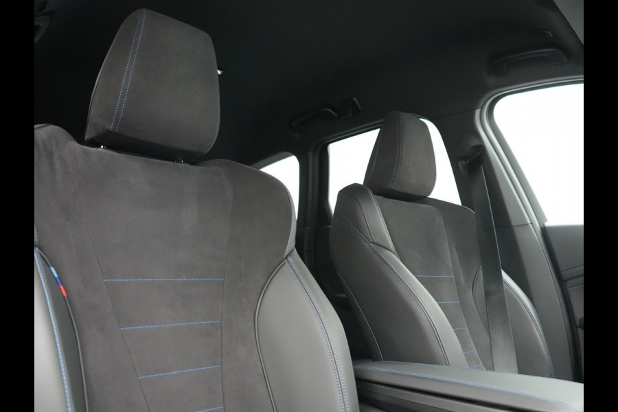 BMW X1 xDrive30e M Sport PHEV 326pk Dealer O.H. | Trekhaak Af Fabriek | Adaptive Cruise | Head Up | Harman / Kardon | 360 Camera | Alcantara Sportstoelen Memory & Verwarmd | Adaptief Onderstel | Sfeerverlichting | Stuur Verwarmd | Blis | Keyless | 20"L.M | Plug In Hybrid |