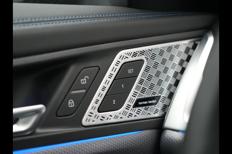 BMW X1 xDrive30e M Sport PHEV 326pk Dealer O.H. | Trekhaak Af Fabriek | Adaptive Cruise | Head Up | Harman / Kardon | 360 Camera | Alcantara Sportstoelen Memory & Verwarmd | Adaptief Onderstel | Sfeerverlichting | Stuur Verwarmd | Blis | Keyless | 20"L.M | Plug In Hybrid |