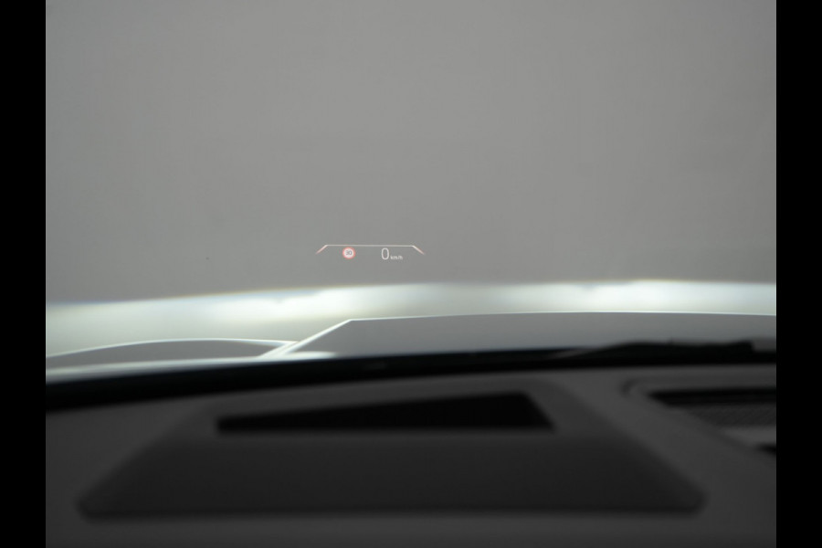 BMW X1 xDrive30e M Sport PHEV 326pk Dealer O.H. | Trekhaak Af Fabriek | Adaptive Cruise | Head Up | Harman / Kardon | 360 Camera | Alcantara Sportstoelen Memory & Verwarmd | Adaptief Onderstel | Sfeerverlichting | Stuur Verwarmd | Blis | Keyless | 20"L.M | Plug In Hybrid |