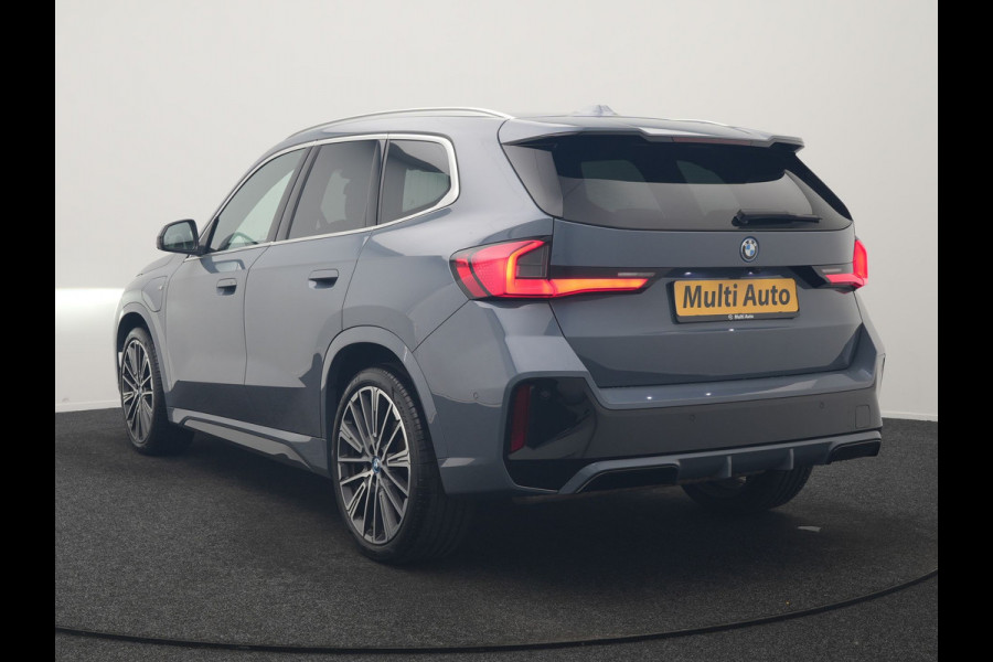BMW X1 xDrive30e M Sport PHEV 326pk Dealer O.H. | Trekhaak Af Fabriek | Adaptive Cruise | Head Up | Harman / Kardon | 360 Camera | Alcantara Sportstoelen Memory & Verwarmd | Adaptief Onderstel | Sfeerverlichting | Stuur Verwarmd | Blis | Keyless | 20"L.M | Plug In Hybrid |