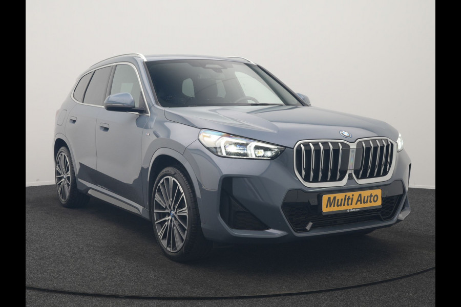 BMW X1 xDrive30e M Sport PHEV 326pk Dealer O.H. | Trekhaak Af Fabriek | Adaptive Cruise | Head Up | Harman / Kardon | 360 Camera | Alcantara Sportstoelen Memory & Verwarmd | Adaptief Onderstel | Sfeerverlichting | Stuur Verwarmd | Blis | Keyless | 20"L.M | Plug In Hybrid |