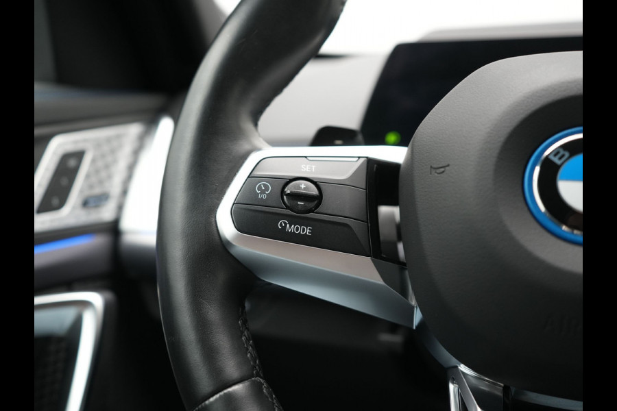 BMW X1 xDrive30e M Sport PHEV 326pk Dealer O.H. | Trekhaak Af Fabriek | Adaptive Cruise | Head Up | Harman / Kardon | 360 Camera | Alcantara Sportstoelen Memory & Verwarmd | Adaptief Onderstel | Sfeerverlichting | Stuur Verwarmd | Blis | Keyless | 20"L.M | Plug In Hybrid |