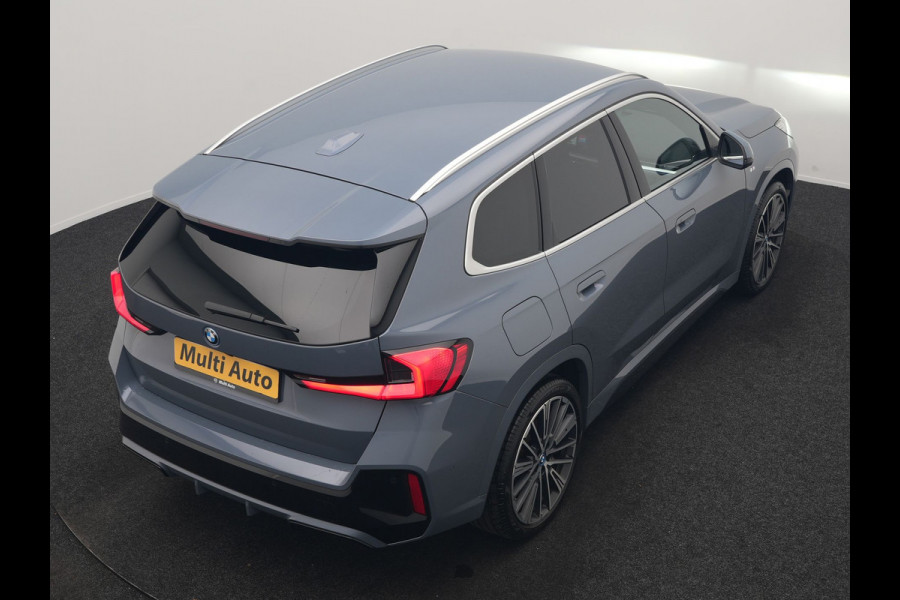 BMW X1 xDrive30e M Sport PHEV 326pk Dealer O.H. | Trekhaak Af Fabriek | Adaptive Cruise | Head Up | Harman / Kardon | 360 Camera | Alcantara Sportstoelen Memory & Verwarmd | Adaptief Onderstel | Sfeerverlichting | Stuur Verwarmd | Blis | Keyless | 20"L.M | Plug In Hybrid |