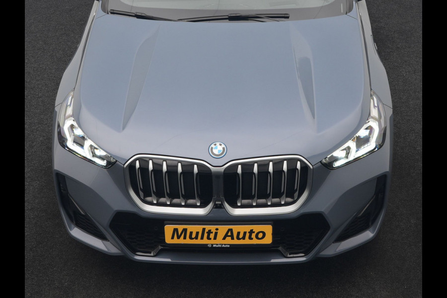 BMW X1 xDrive30e M Sport PHEV 326pk Dealer O.H. | Trekhaak Af Fabriek | Adaptive Cruise | Head Up | Harman / Kardon | 360 Camera | Alcantara Sportstoelen Memory & Verwarmd | Adaptief Onderstel | Sfeerverlichting | Stuur Verwarmd | Blis | Keyless | 20"L.M | Plug In Hybrid |
